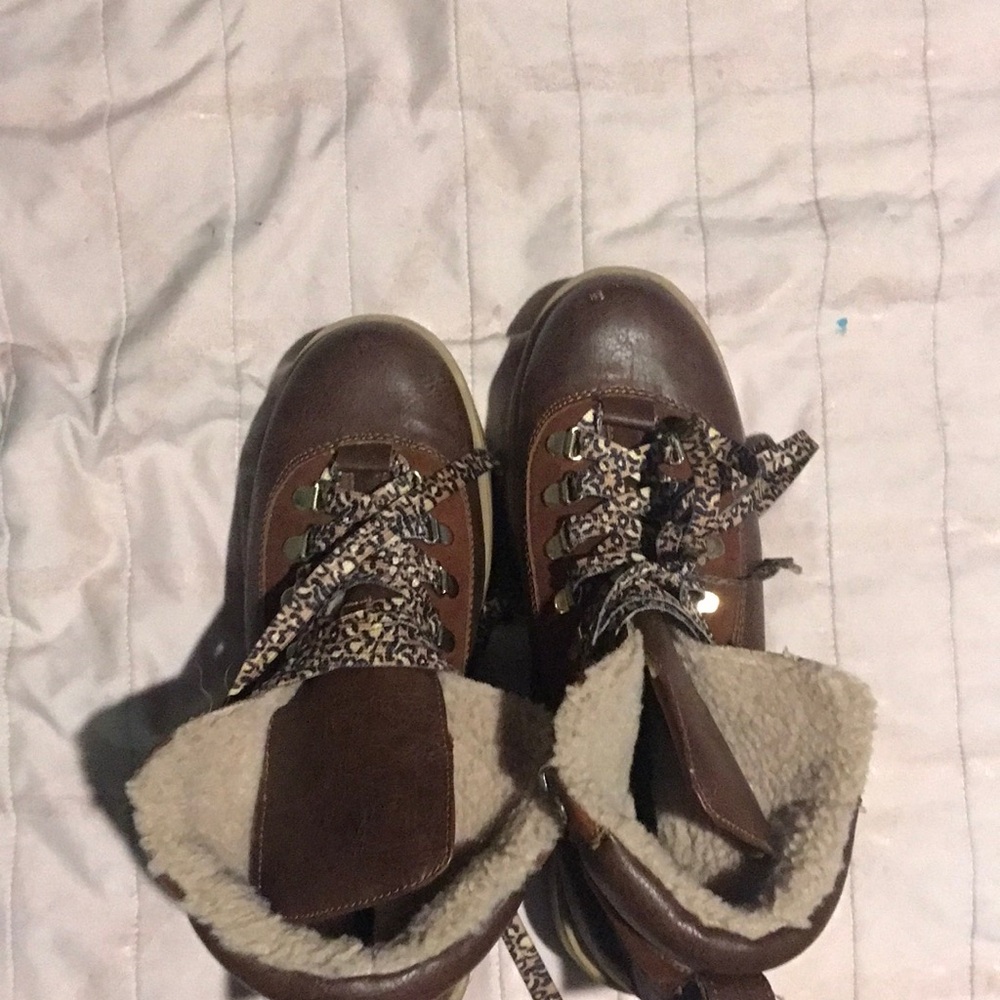 Brown Kids Boots with Patterned Laces